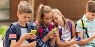 I bambini preferiscono gli smartphone a qualsiasi altro passatempo