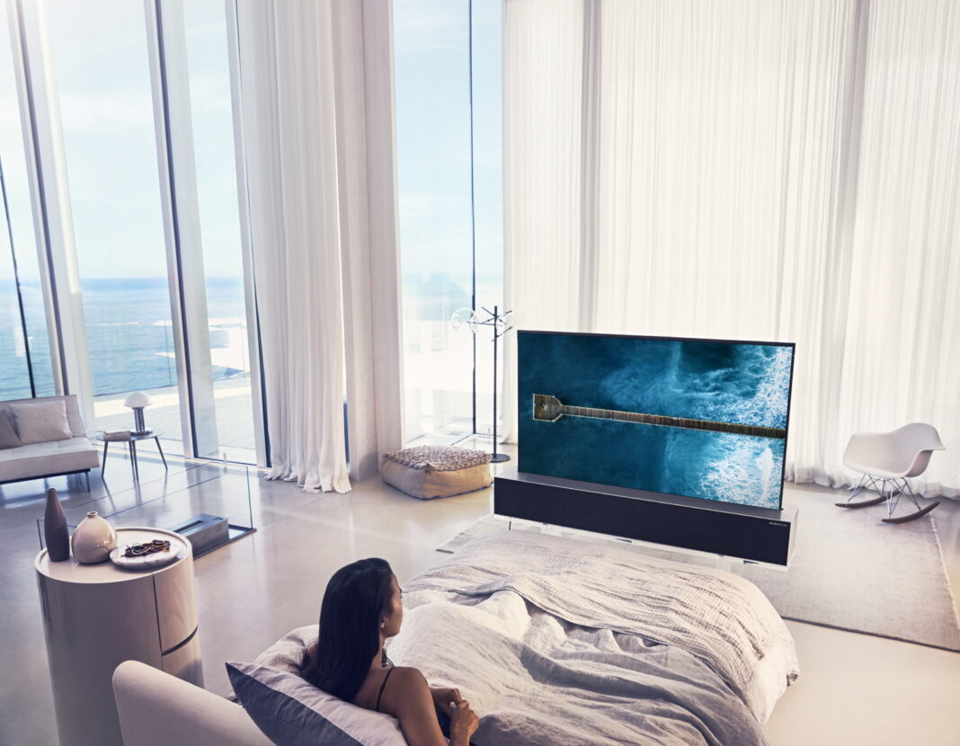 LG OLED TV R Full 02