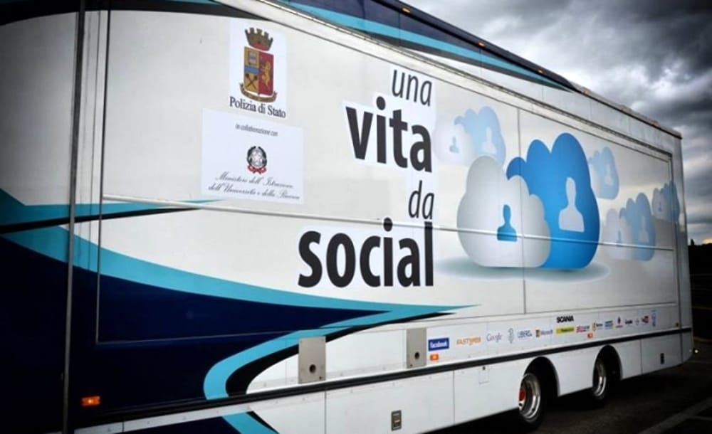 una-vita-da-social-3