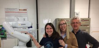 Il team di ricerca del Dipartimento di Ingegneria Industriale dell’Università di Pavia vince un robot industriale Epson VT6