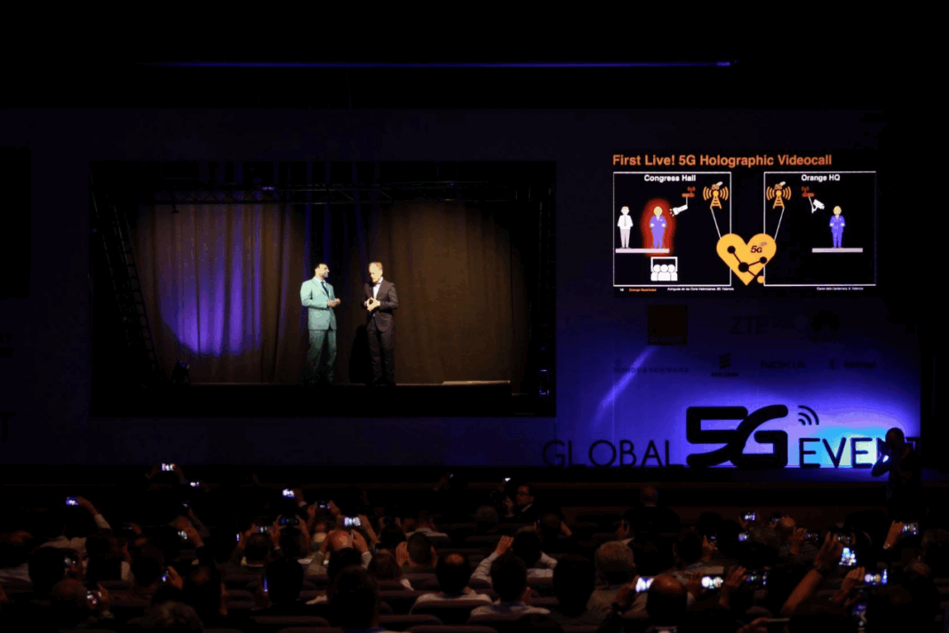 ZTE HOLOGRAMA EuCNC 2019 di ... vent di Valencia PICCOLA