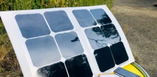 Lo smartphone si ricarica al sole