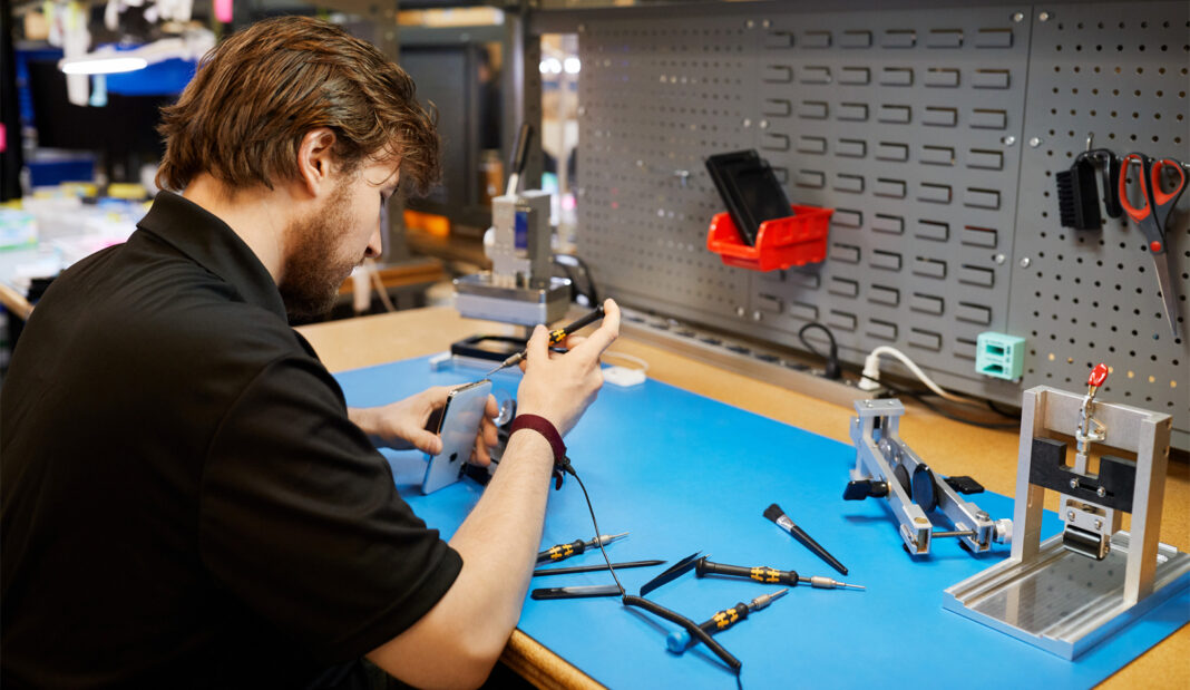 Apple_Global-Repair-Update_082919_big.jpg.large_2x