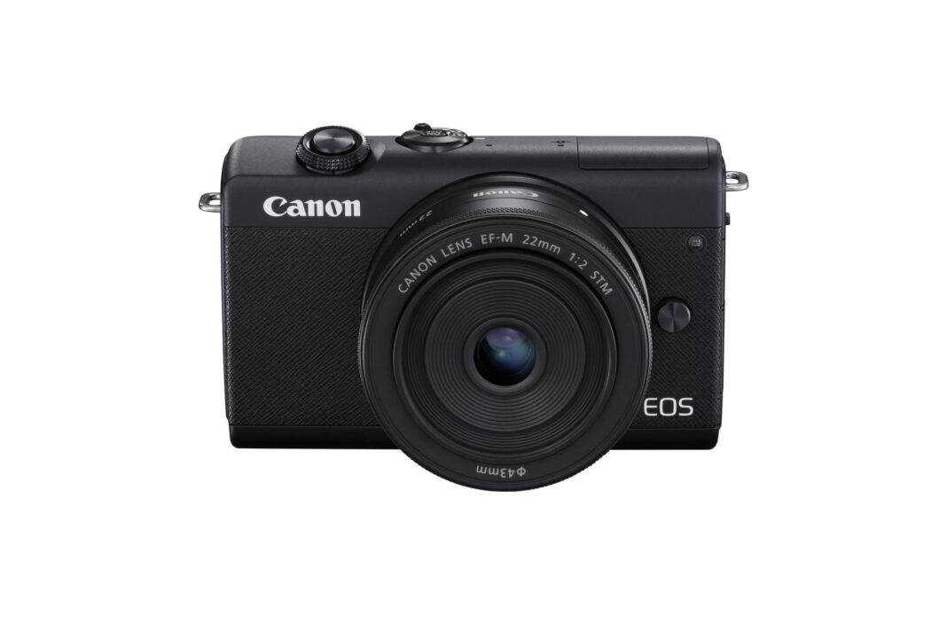 EOS_M200_BK_FrontSlantDown_EF-M22mmF2STMBlack
