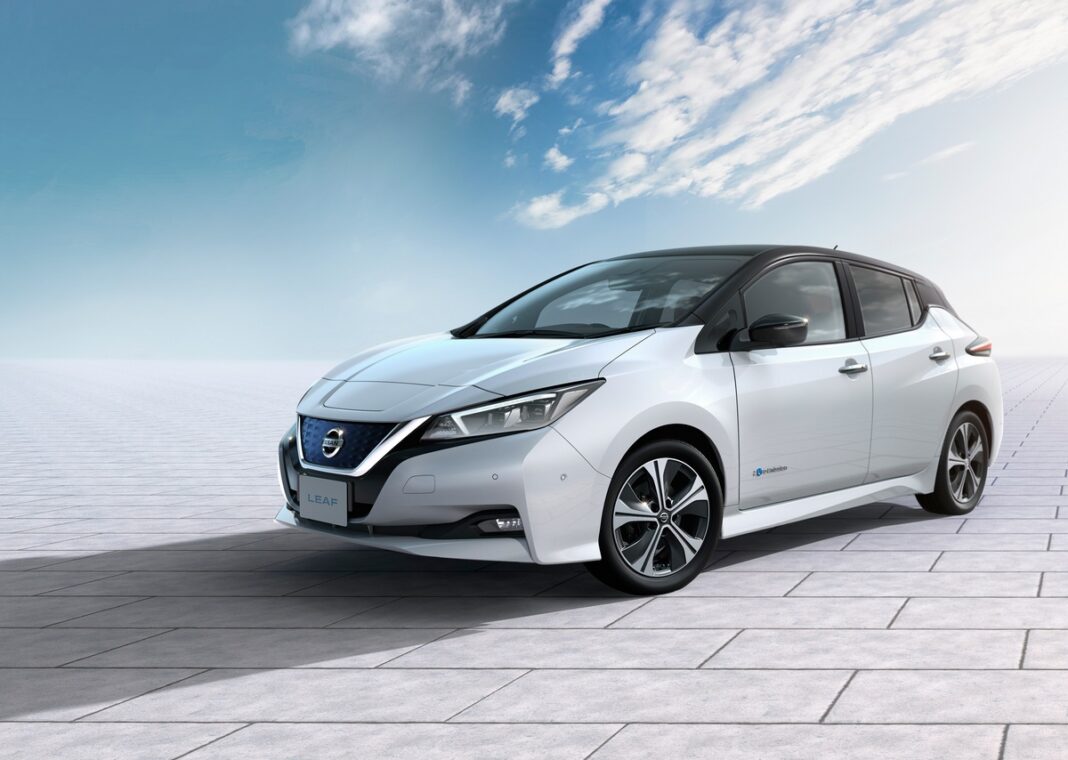 Nissan LEAF Takes First International Award - Image 1-source-1200x854