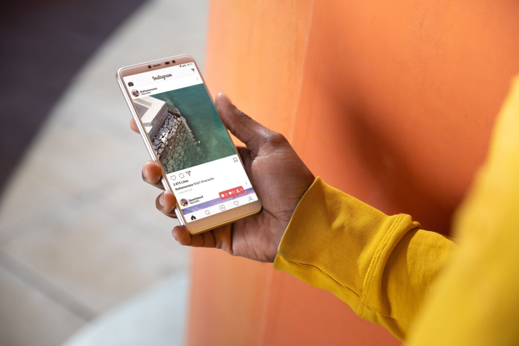 Wiko Y80_Lifestyle_02