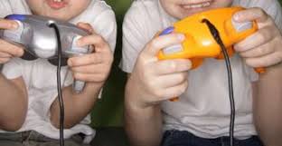 Appello dei pediatri di famiglia per maggiore cautela nell’utilizzo di smartphone, tablet, computer e PlayStation