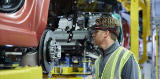 Più della metà delle persone è convinta che la tecnologia crei ambienti di lavoro più inclusivi e dia accesso a opportunità di carriera migliori