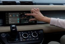 Nuova Land Rover Defender presenta al CES 2020 la prima connettività al mondo Dual eSim