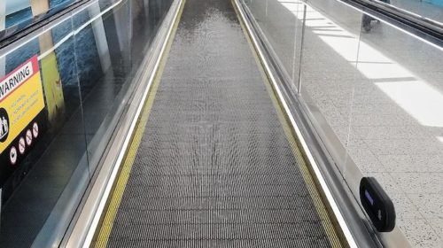 Thyssenkrupp Elevator installa il tappeto mobile più lungo del mondo nell’aeroporto di Perth