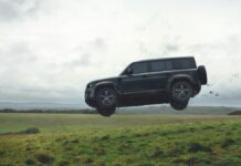 La Nuova Defender vola in azione nell’ultimo film di James Bond “No Time To Die”