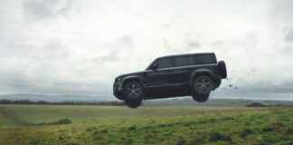 La Nuova Defender vola in azione nell’ultimo film di James Bond “No Time To Die”