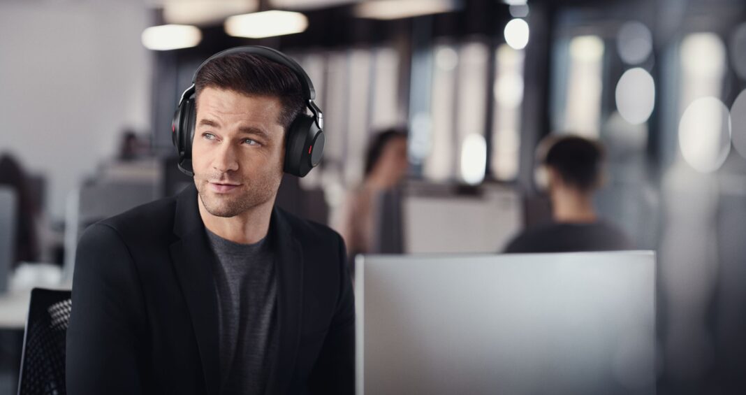 Jabra Evolve2 85 Lifestyle