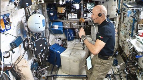 CIMON-2 debutta con successo sulla ISS