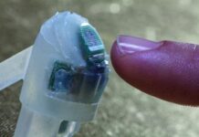Verso un sensore tattile soft in grado di individuare il contatto/distacco con un oggetto e le caratteristiche di una superficie