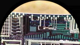 Nuove sorgenti di luce ultra pura per i computer quantistici