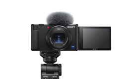 Sony amplia la gamma di soluzioni per i vlogger con la nuova vlog camera ZV-1 e la Handycam compatta 4K FDR-AX43