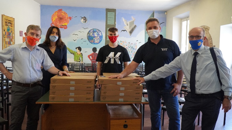 Intel accanto a docenti, studenti e famiglie con la donazione di PC per sostenere la didattica innovativa