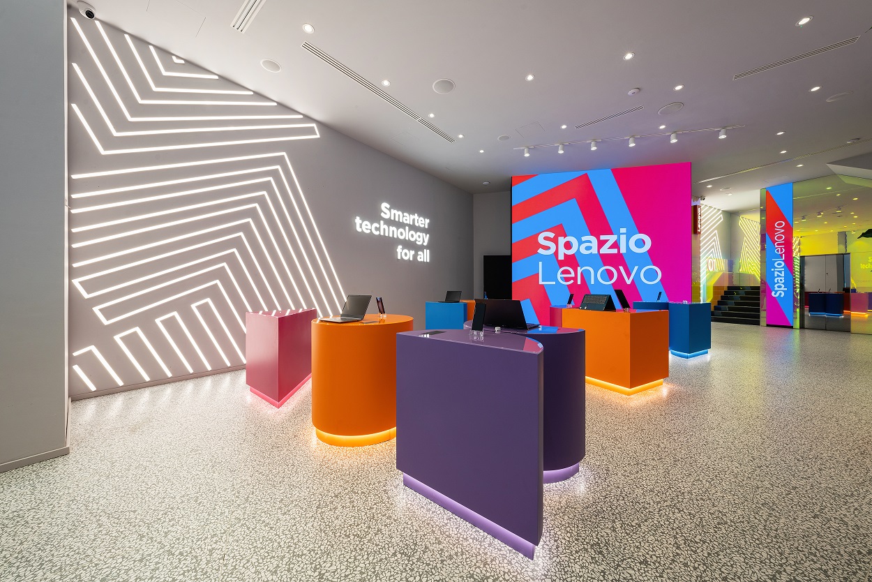 Lenovo inaugura in Italia il primo concept store europeo