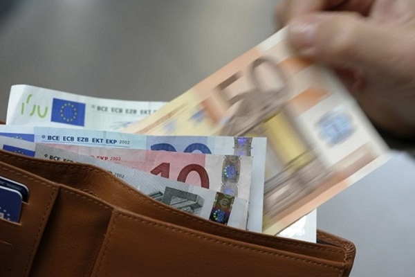 Tornano a crescere le spese pre-natalizie degli italiani che preferiscono gli acquisti in-store