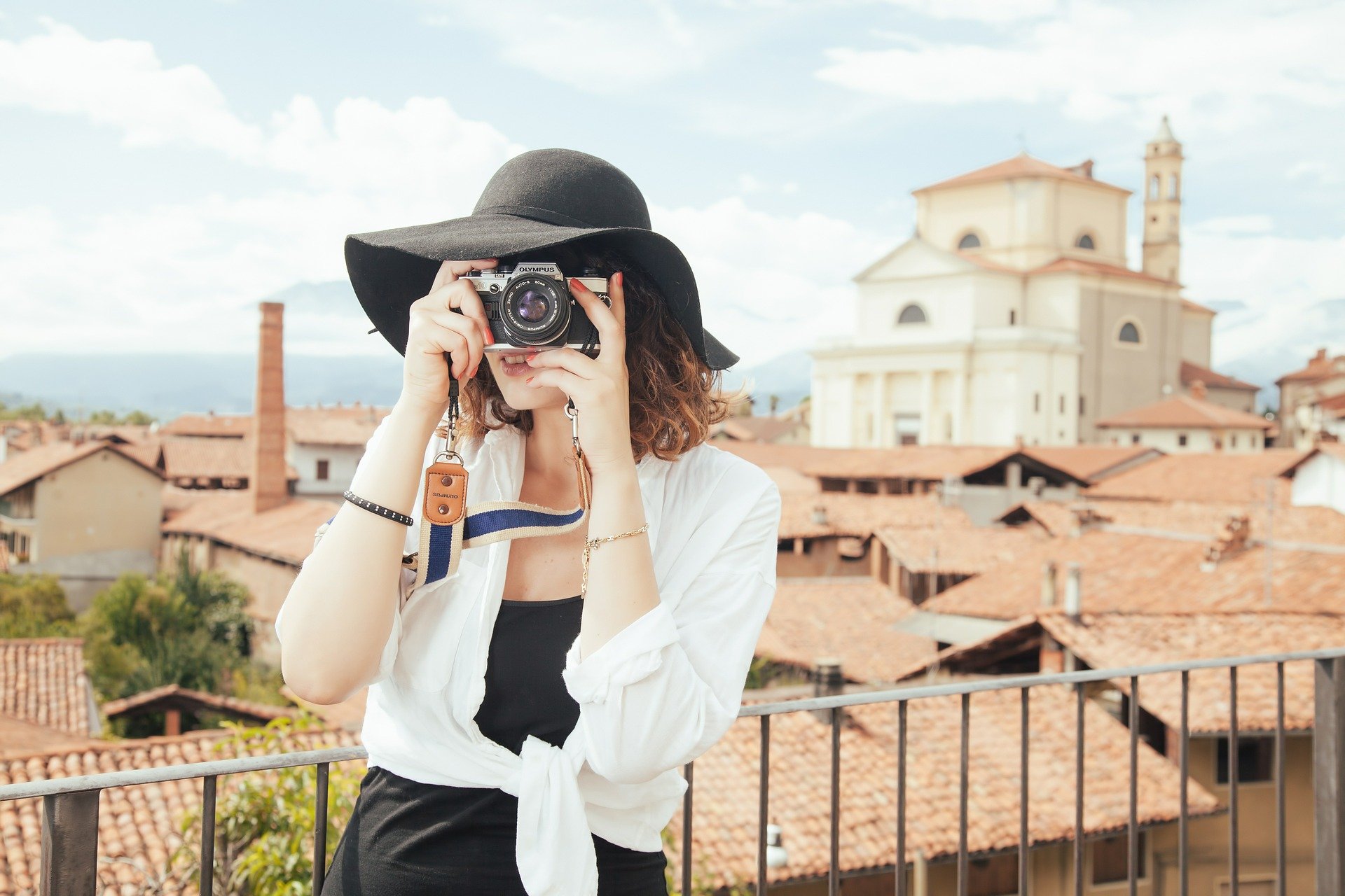 Foto ricordo: quanto sono preziose, e quante ne scattiamo? Le riguardiamo veramente, o finiscono nel dimenticatoio?