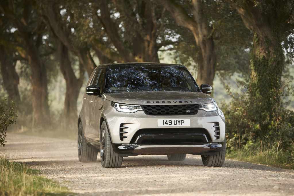 Land Rover: le tecnologie della nuova Discovery ottimizzano praticità e capacità