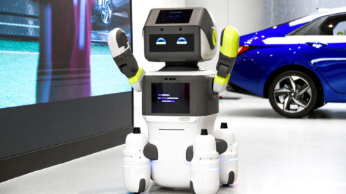 DAL-e: robot umanoide per il servizio clienti in uno showroom Huyndai