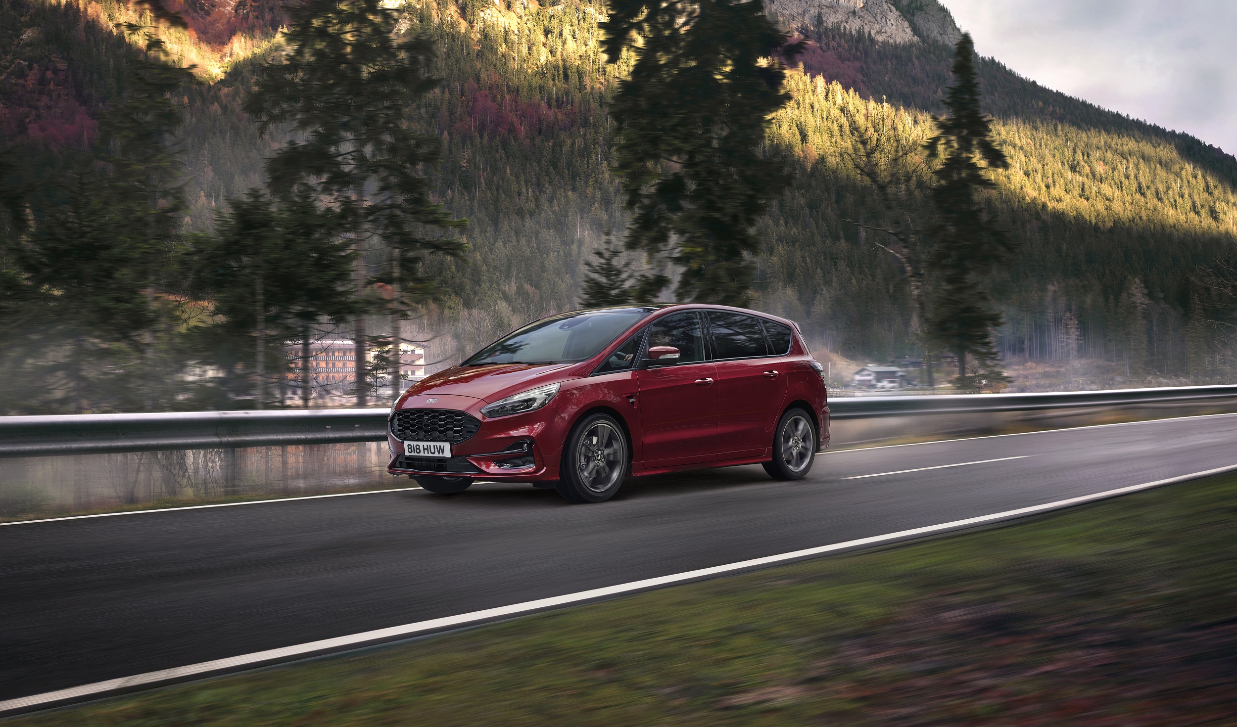 Disponibile la nuova Ford S-MAX Hybrid