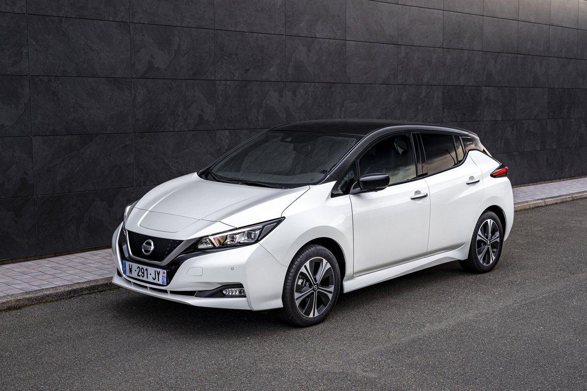 Nissan presenta la versione speciale LEAF10