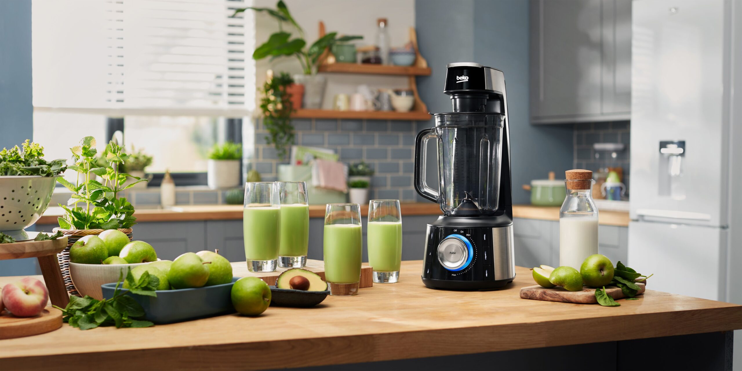 BEKO presenta il frullatore con tecnologia a emulsione sottovuoto TBV8104BX