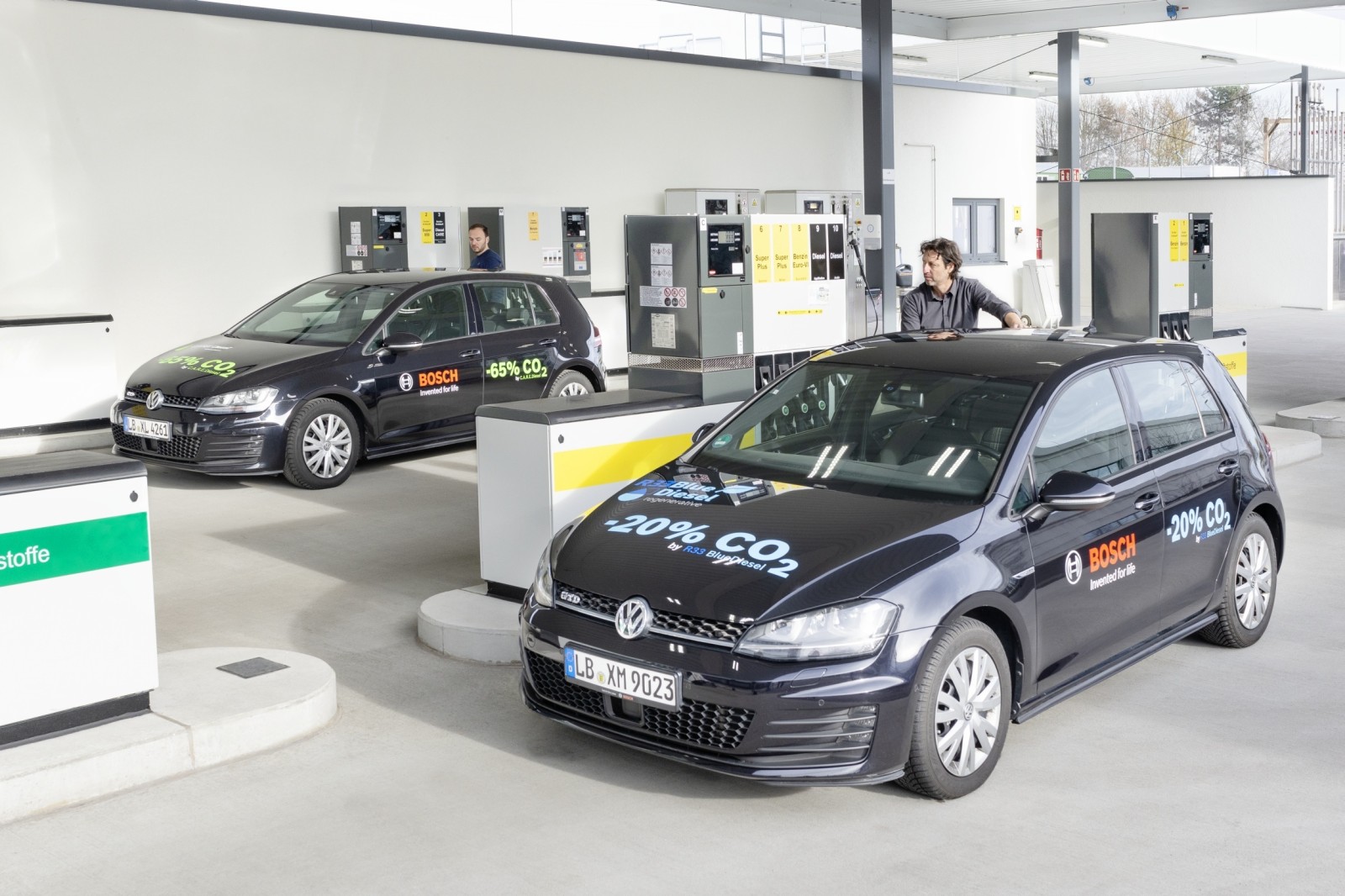 Bosch, Shell e Volkswagen ottengono benzina da fonti rinnovabili con il 20% in meno di emissioni di CO2