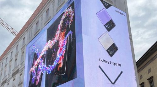 Samsung celebra i nuovi Galaxy Z Flip3 e Z Fold3 con un’installazione pubblicitaria all’insegna dell’innovazione