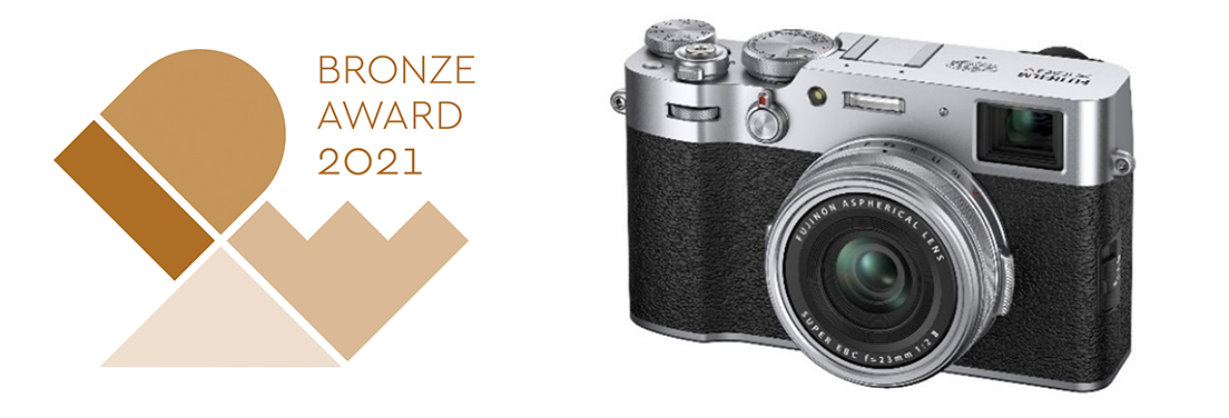 La fotocamera digitale compatta premium FUJIFILM X100V vince il Bronze Award nel premio internazionale per il design degli Stati Uniti IDEA