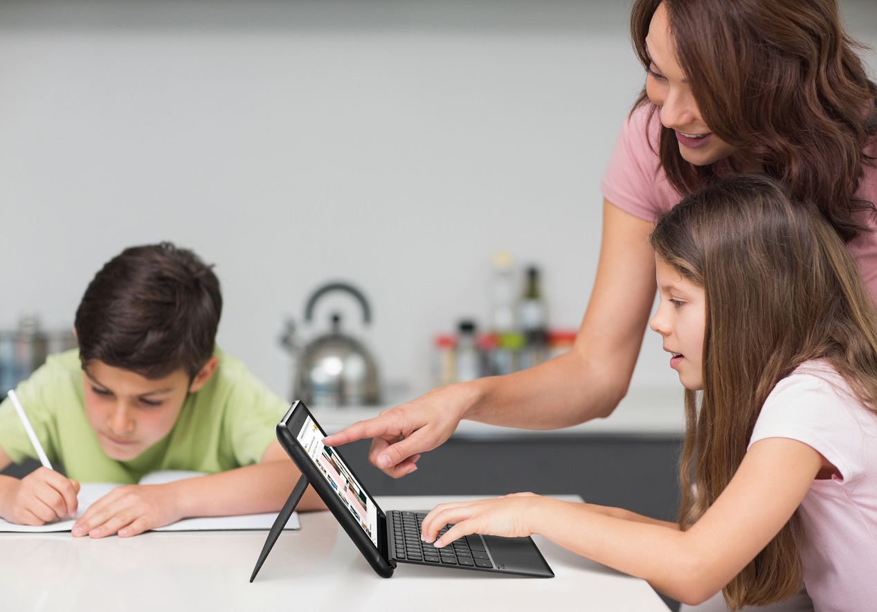 ASUS annuncia la disponibilità del Chromebook Detachable CZ1