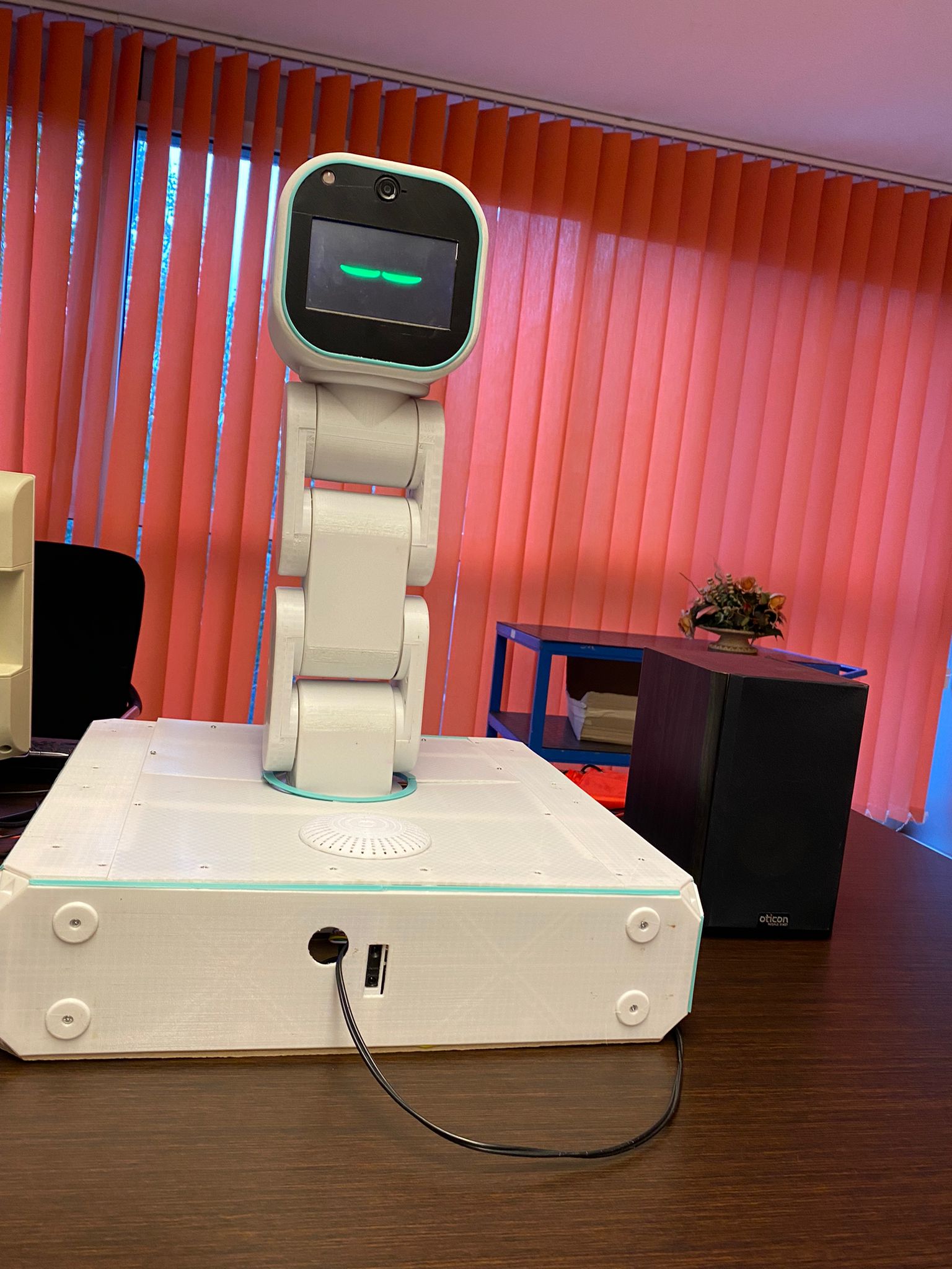 Protom presenta CLASSEMATE ROBOT