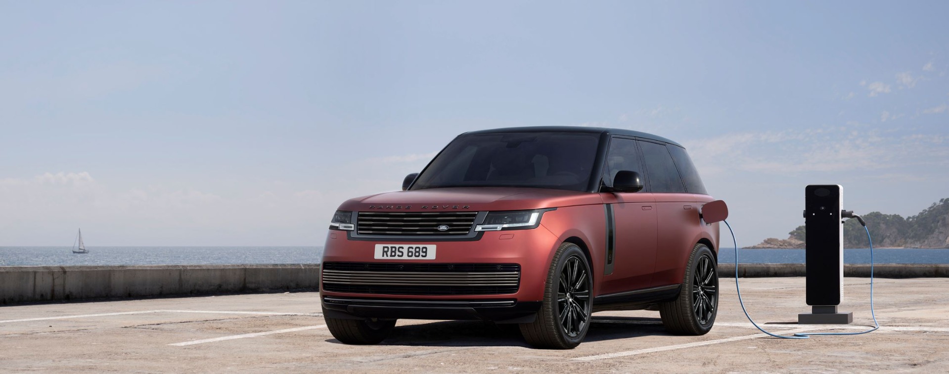 Range Rover: aperti gli ordini per ammiraglia SV e per modello plug