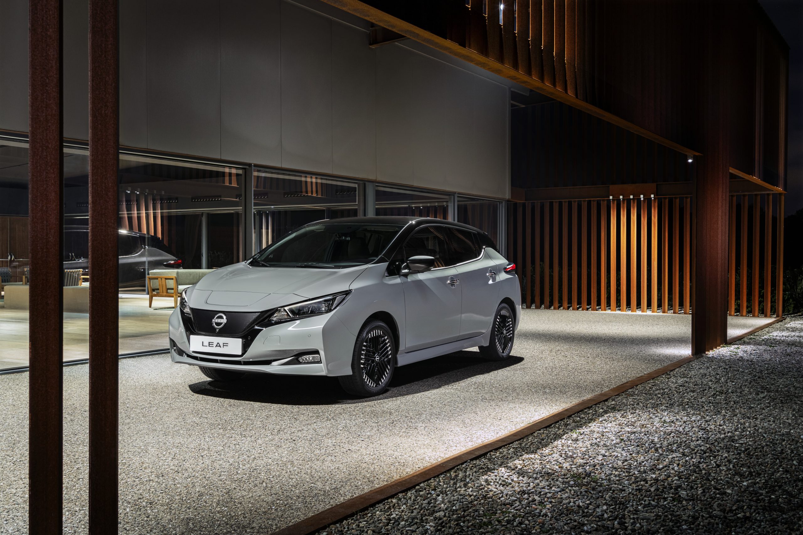 Nissan LEAF 2022: nuovo look e tecnologie avanzate