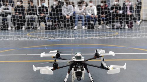 Inaugurato in un liceo romano il primo campo indoor di volo per droni