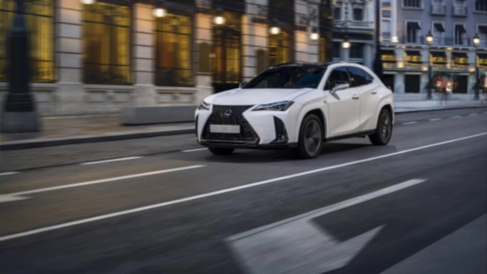 Lexus aggiorna il suo urban crossover UX