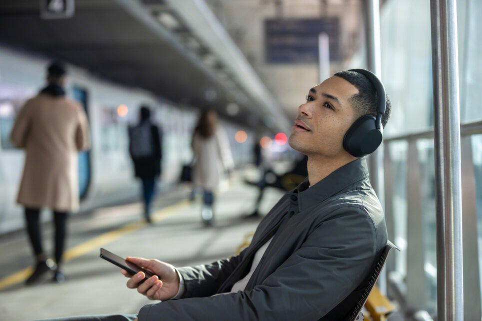 Sony lancia le nuove cuffie WH-1000XM5 con sistema di eliminazione del rumore