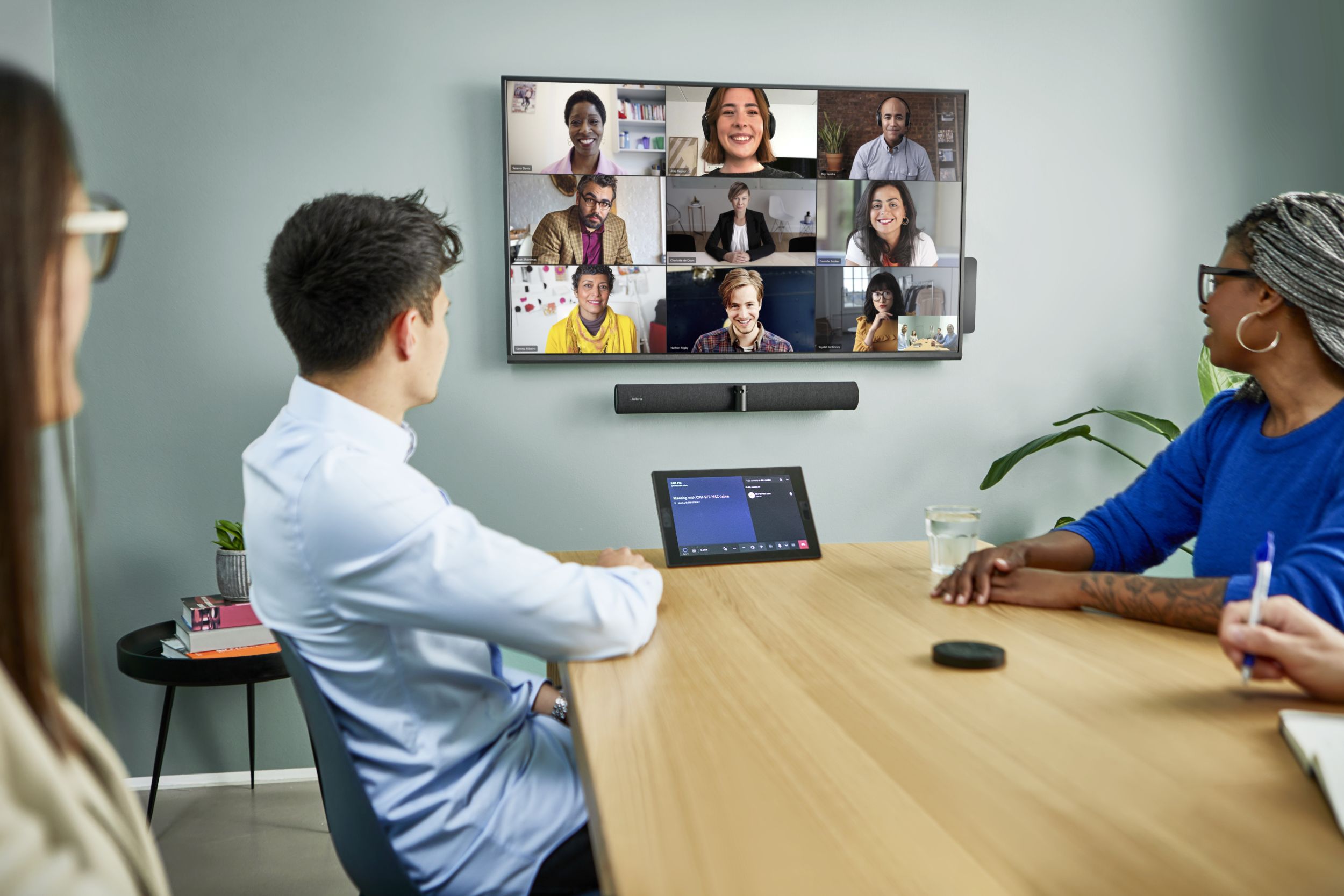 Jabra e Lenovo ampliano la collaborazione per fornire il primo sistema completo di Microsoft Teams Rooms