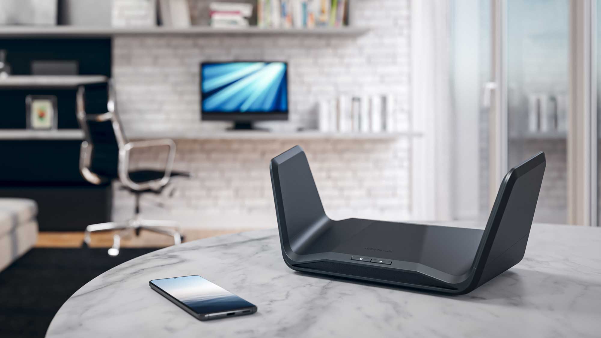 Netgear arricchisce la gamma con il nuovo Nighthawk RAXE300 Tri-Band WiFi 6E