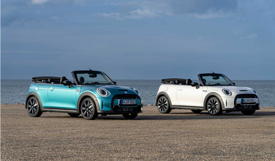 MINI Cabrio si presenta nella versione Seaside Edition