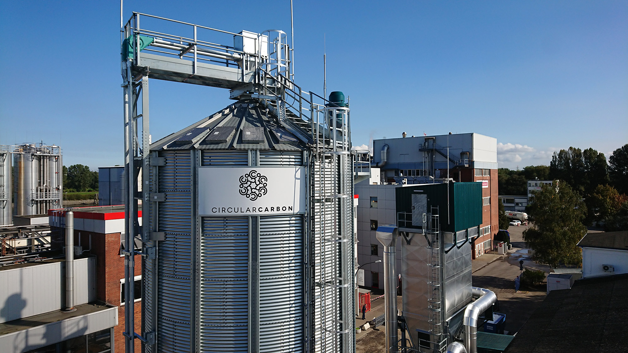 Circular Carbon lancia il primo impianto di produzione industriale di carbone vegetale ed energia rinnovabile
