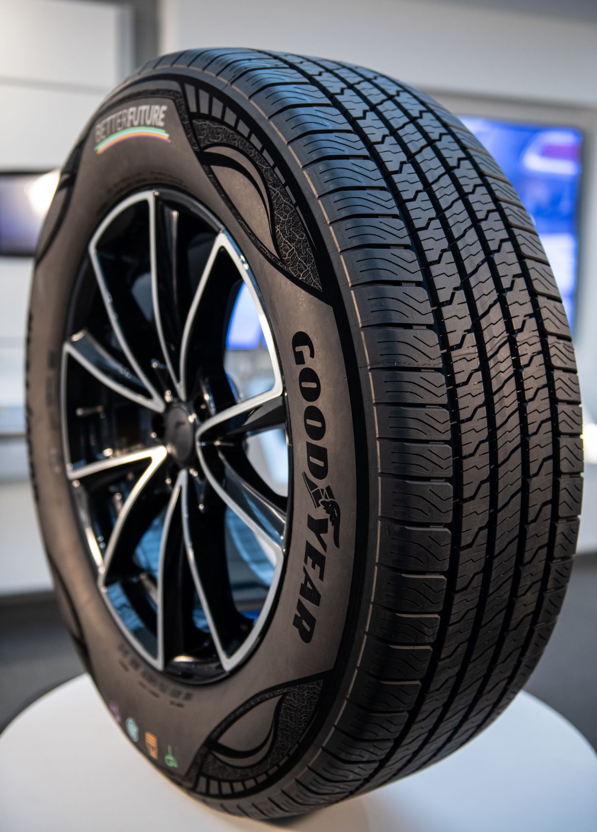 Goodyear_90PercentSustainableTire_1_lr