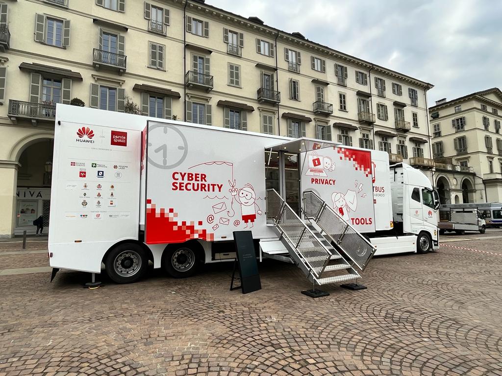 Huawei e Parole O_Stili insieme per promuovere maggiore consapevolezza sulla sicurezza digitale