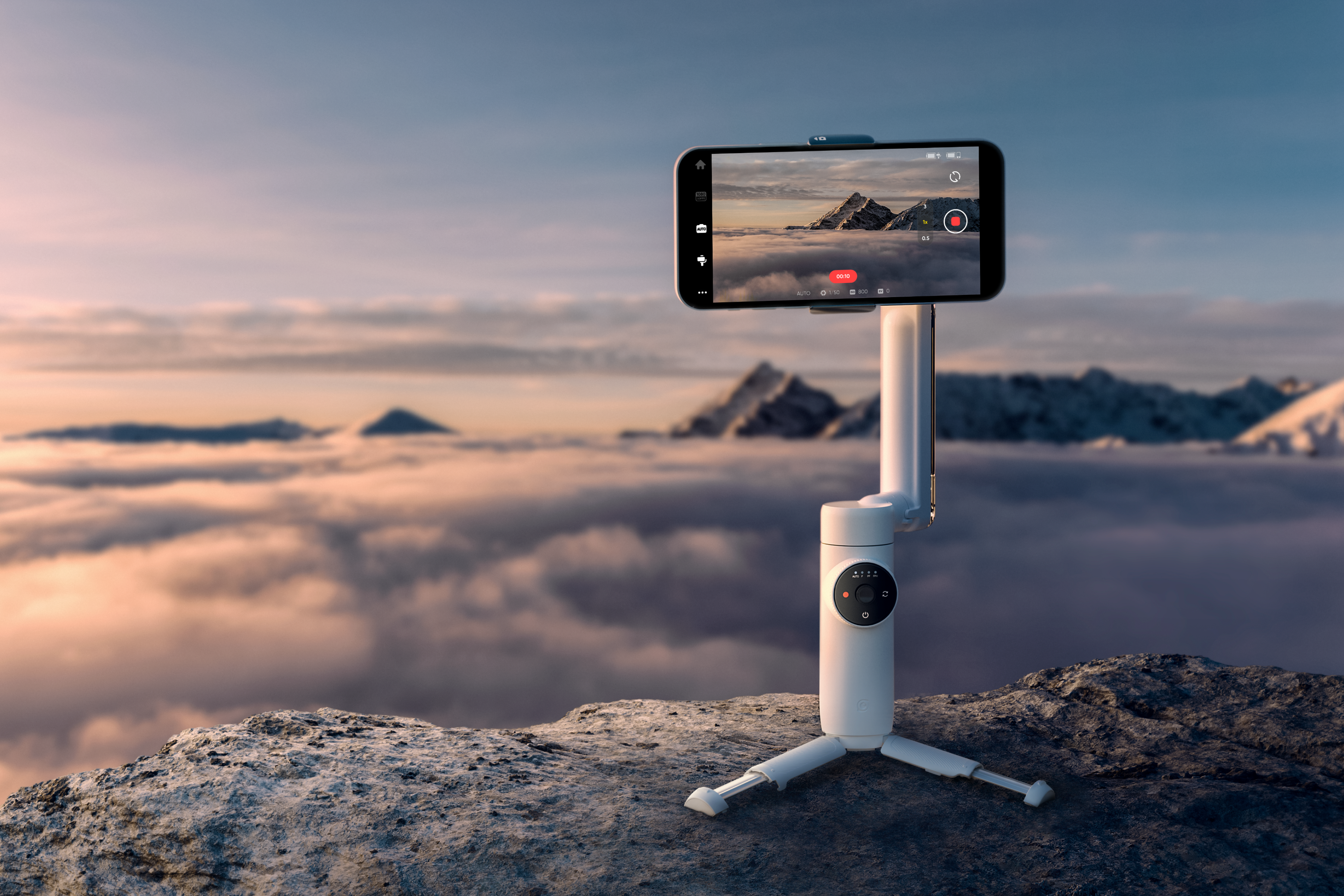 Insta360 Flow_Built-In Tripod 02