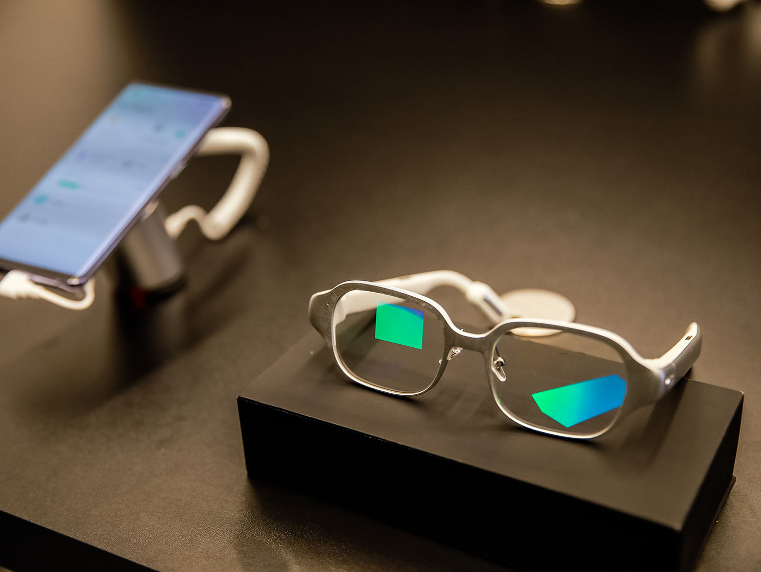 OPPO presenta lo smartphone pieghevole Find N2 Flip e le ultime innovazioni in ambito smart living