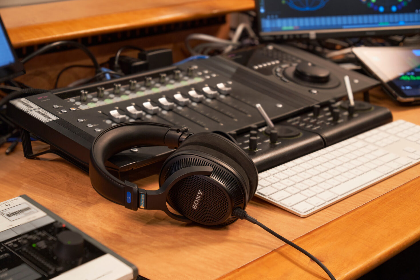 Sony Electronics lancia le cuffie monitor open back MDR-MV1