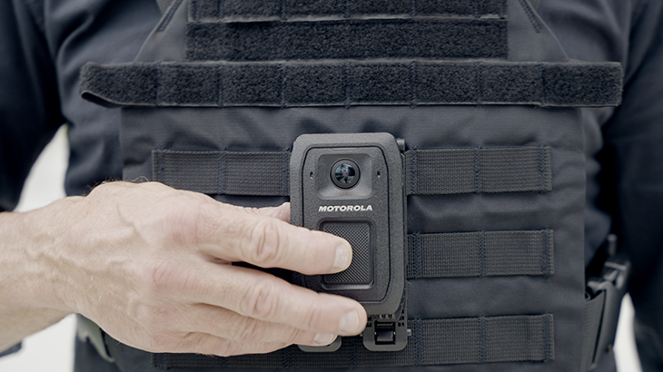 Motorola Solutions lancia la fotocamera indossabile V700